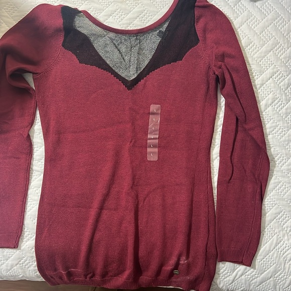 Guess burgundy light weight long sleeve sweater size L with tags - Picture 2 of 2